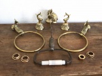 BRONZE - Kit para lavabo em bronze decorado com formato de peixe, lavrado e cinzelado. Composto de: torneira, misturadores, porta papel, e porta toalhas.