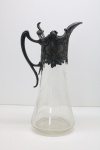 WMF - Belissíma jarra (Clarent Jung), delicado cristal lapidado com lindas flores, bocal e alça em pewter. Art Nouveau, circa de 1900. Alt. 33 cm. Sem a tampa.