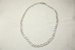 PRATA DE LEI - Grossa corrente em prata contrastada 950 mls.  Peso. 41 gr. PEÇA NÃO EXPOSTA NO LEILÃO, A MESMA ENCONTRA-SE NO COFRE DO BANCO. Med. aberto 59 cm.