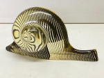 PALATNIK - "Caracol", escultura, moldada em resina de poliéster, listrada. Med. 6x12 cm. Possui trincado.