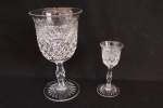 BACCARAT - Lote de 2 taças, sendo 1 para água (Bicado) e 1 para vinho do porto, feitas em o mais puro cristal da renomada manufatura francesa, BACCARAT  com o bojo ricamente lapidado em 2 padrões diferentes, borda lisa, haste facetada sobre base circular com a famosa estrela de 24 pontas lapidada ao fundo. Maior 16 cm e menor 10 cm. Maior bicada.