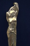 Franz Peleschka (Franz Friedrich Peleschka-Lunard) (Austria, 1873 - 1911). ABRIDOR DE CARTAS. Bronze polido, lâmina lisa, cabo no feitio de figura feminina. Comprimento = 30 cm.  Assinada.