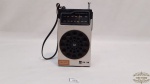 Radio antigo a pilha Am/FM  com antena.Sold State Nao testado ,a Pilha. Medidas 12cm de altura.