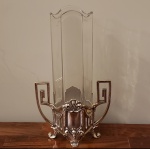 Vaso  de metal: espessurado a prata,  da manufatura WMF, Alemanha c.1900. Medidas aproximadas 18 cm x 10 cm 40 cm de altura.