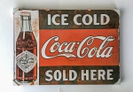 COLECIONISMO - Arte promocional da Coca Cola aplicada em placa de metal medindo 40x30 cm.