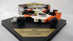 Ayrton Senna - McLaren Mp4/5 - Carro miniatura na escala 1/43 fabricado em Portugal pela Onyx. Miniatura desse clássico da Fórmula 1. A caixa mede 11x11cm e a miniatura mede aproximadamente 10,5cm. Embalagem original