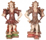 Antigo par de Anjos Tocheiros em madeira policromada, medindo 68 cm. Séc. XIX.