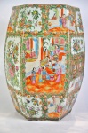 Antigo e raro Seat Garden em porcelana Chinesa, pintado a mão, medindo 49 cm por 29 cm. China séc. XIX.