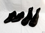 Lote de Calçados Feminino. Composto por 1 bota e 1 sapato de couro legitimo Tam: 35/36.