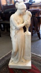 MUSA GREGA, escultura em mármore, 74cm de altura, a base mede 28x22cm, resquícios de assinatura, peso aproximado entre 50 e 60 kg.