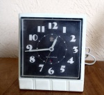 RELÓGIO "Seth Thomas Clocks - USA" em baquelite, 12 x 11cm.