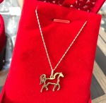 CONJUNTO CORRENTE  + PINGENTE DE CAVALO, TAMANHO: 40cm.  EM OURO 18K. PESO: 1,8 GRAMAS. Valor de mercado R$ 1.050,00