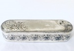 WMF - Porta escovas em metal espessurado à prata, estilo art nouveau, decorado com figura feminina. Alemanha, século XIX. Med. 5x21x5 cm. 