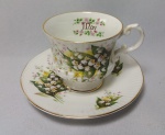 Rara xícara de coleção em fina porcelana Inglesa - Elizabethan, com rica decoração floral e com inscrinção MAY. Bordas filetadas à ouro.