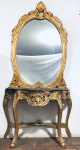 Console em madeira entalhada na cor dourada, com maravilhoso espelho oval e encimado com mármore esverdeado. Med. 2,15x1,10x0,50 m. 