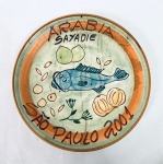 Boa Lembrança - Prato em cerâmica Arábia, Sayadie - São Paulo 2001. Med. 26 cm. 