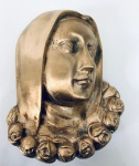 Arte Sacra - Escultura confeccionada em bronze. Med. 18x13 cm. 