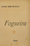 Fogueira - Antonio Gomes de Freitas - Rio Grande  1935 - Brochura -  Dedicatória do autor em 31 de agosto de 1935 - Bom exemplar, páginas amareladas, acidificadas.