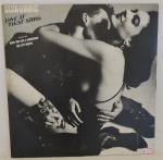 DISCO VINIL - SCORPION - LOVE AT FIRST STING (1984). Capa, encarte e disco em muito bom estado. Necessitando apenas limpeza.