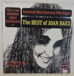 DISCO VINIL - THE BEST OF - JOAN BAEZ  (1976). Capa escrito na capa e disco em muito bom estado. Necessitando apenas limpeza.