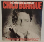 DISCO VINIL - CHICO BUARQUE - 20 ANOS DE SUCESSO (1986). Capa e disco em muito bom estado. Necessitando apenas limpeza.