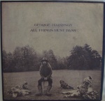 DISCO VINIL - George Harrison - All Things Must Pass - Box Set 3 Lp - Pôster. Capa e disco em muito bom estado.