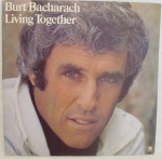 DISCO VINIL - "BURT BACHARACH - LIVING TOGETHER" (1974). Capa e disco em bom estado.