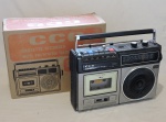 RÁDIO - Rádio portátil CCE, modelo CR-770F - Na caixa original. Med. 23x35x10 cm.