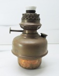 DIVERSOS - Corpo de lampião em cobre com bocal para lâmpada. falta a base e instalação. Alt. 23 cm.