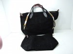 ACESSÓRIOS - Lote de 2 bolsas em camurça preta. Med 30x60 cm e 27x41 cm.