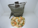 ACESSÓRIOS - Lote de mochila UNCLE K e bolsa AREZZO. Med. 41x38 cm e 24x35 cm.