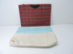 ACESSÓRIOS - Lote de 2 bolsas, sendo: 1 DUMOND e 1 em xadrez sem marca. Med. 25x34 cm e 24x34 cm.