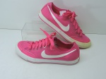 CALÇADOS - Par de tênis NIKE - BR nº 36. Em tom rosa pink.