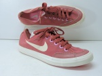 CALÇADOS - Par de tênis NIKE - USA 7 1/2. Em tom rosa.