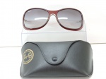 ACESSÓRIOS - Par de óculos RAY BAN P, armação em metal dourada, capa em couro. Refêrencia RB 4139 / 761 M4 / 2P / 55014 P.