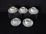 PORCELANA - Lote de 5 xícaras de café em porcelana branca policromada. Med. 4x5 cm e pires 10,5 cm.