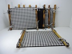 CAMA - MESA - BANHO - Conjunto de 4 jogos americanos com suporte em bambus. Med. 43x33 cm.
