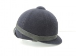 DIVERSOS - Capacete para jockey, fabricada J. Carvalho ind. com. imp. exp Ltda. Nº 57. Med. 16x26x17 cm.