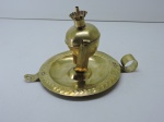 METAL - Lamparina palmatória em metal dourado. Med. 13x15 cm.