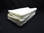 CAMA - MESA - BANHO - Lote de 5 toalhas de rosta na cor branca. Med. 68x38 cm. Lote pertecente THE HELMSLEY PALACE HOTEL. Peças amareladas pelo tempo guardado.