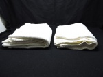 CAMA - MESA - BANHO - Lote de 5 toalhas de banho na cor branca. Med. 120x70 cm. Lote pertecente THE HELMSLEY PALACE HOTEL. Peças amareladas pelo tempo guardado.