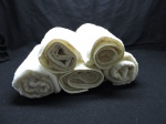 CAMA - MESA - BANHO - Lote de 5 toalhas de banho na cor branca. Med. 120x70 cm. Lote pertecente THE HELMSLEY PALACE HOTEL. Peças amareladas pelo tempo guardado.