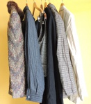 VESTUÁRIO - Lote de diversas conjuntos de lã, saias e blazers. Usadas.