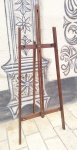 DIVERSOS - Cavalete em madeira para quadro médio. Alt. 150 cm.