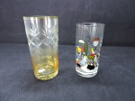 DEMI CRISTAL - Lote de 2 copos, sendo 1 decorados com tema NATALINO e 1 cristal lapaidada. Alt. 13 cm e 15 cm.