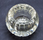 CRISTAL - Lindo cinzeiro em bloco de cristal lapidado. Med. 7x9 cm.
