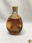 Garrafa lacrada do Scotch Whisky Dimple.