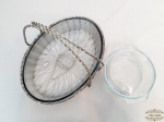 Conjunto pirex. Medida do suporte 31 cm comprimento, 22 cm largura, 6 cm altura.Medida do pirex grande 20,5 cm largura,29,5 cm comprimento, 6 cm altura.Medida pirex pequeno 15,5 cm diâmetro,7,5 cm altura.