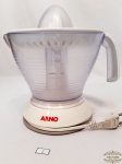 Espremedor de frutas Arno - 127 v 60 HZ funcionando. Medida 26 cm altura, 24 cm diâmetro. Testado