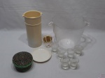 Lote composto de balde gelo em acrílico, 6 copos de shot em vidro moldado, etc. Medindo o balde 21cm de diâmetro x 19,5cm de altura.